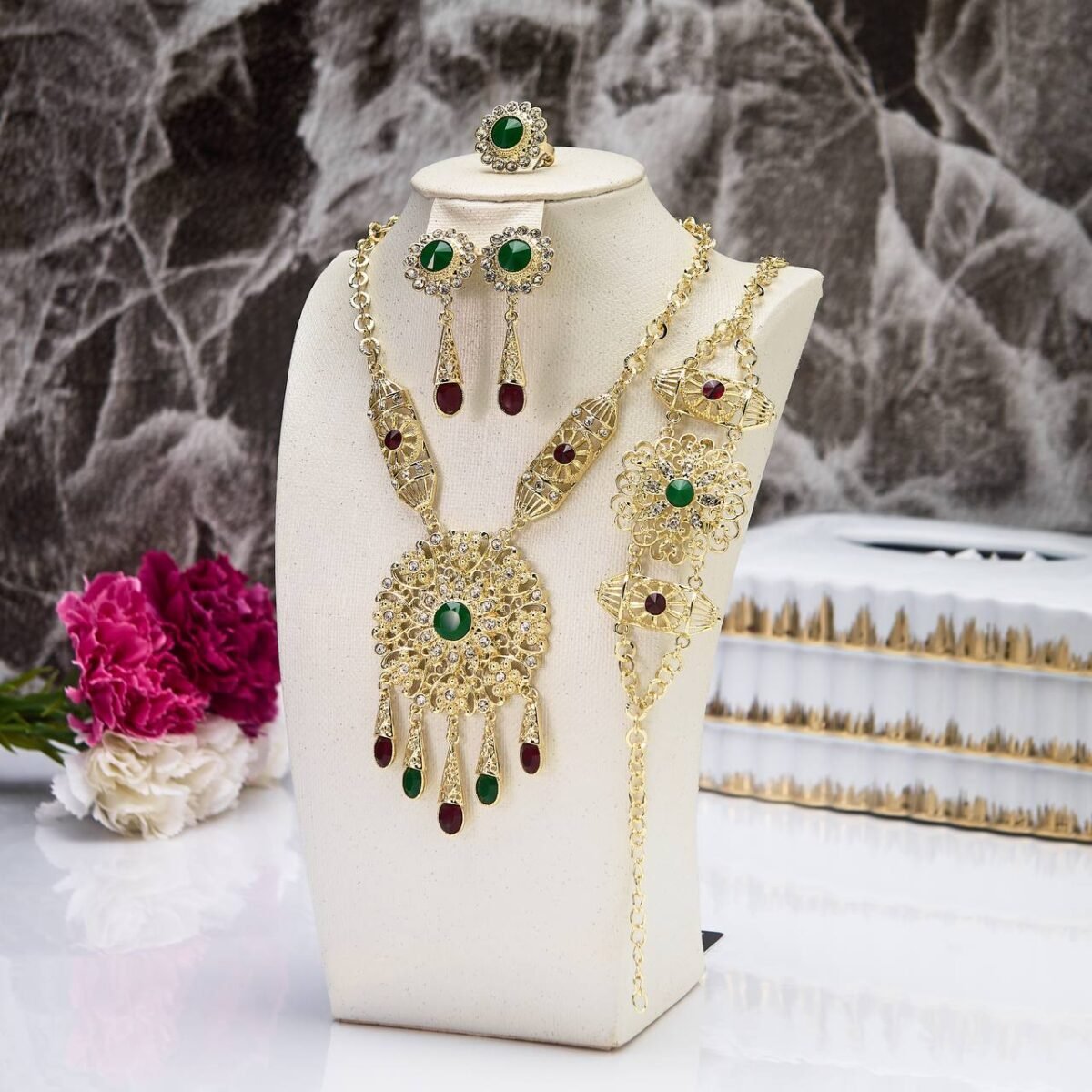 Caftan En Ligne Découvrez l'élégance intemporelle du caftan henna, une pièce traditionnelle marocaine magnifiquement ornée. Nos caftans en henna allient beauté et tradition pour des moments inoubliables. Explorez notre collection unique aujourd'hui !