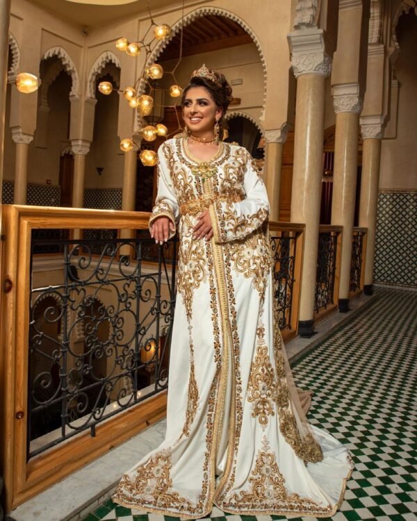 Caftan mariage haute couture blanc cassé et doré