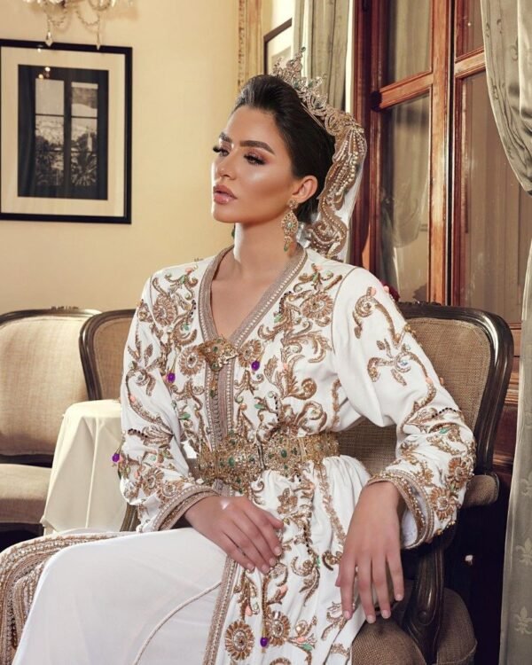 Caftan En Ligne Découvrez l'élégance intemporelle du caftan henna, une pièce traditionnelle marocaine magnifiquement ornée. Nos caftans en henna allient beauté et tradition pour des moments inoubliables. Explorez notre collection unique aujourd'hui !