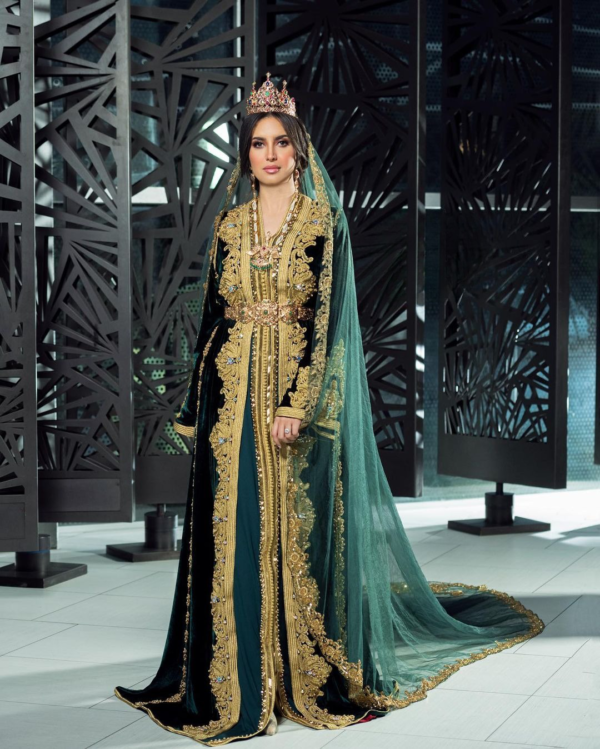 Caftan En Ligne Découvrez l'élégance intemporelle du caftan henna, une pièce traditionnelle marocaine magnifiquement ornée. Nos caftans en henna allient beauté et tradition pour des moments inoubliables. Explorez notre collection unique aujourd'hui ! Caftan En Ligne Découvrez l'élégance intemporelle du caftan henna, une pièce traditionnelle marocaine magnifiquement ornée. Nos caftans en henna allient beauté et tradition pour des moments inoubliables. Explorez notre collection unique aujourd'hui !