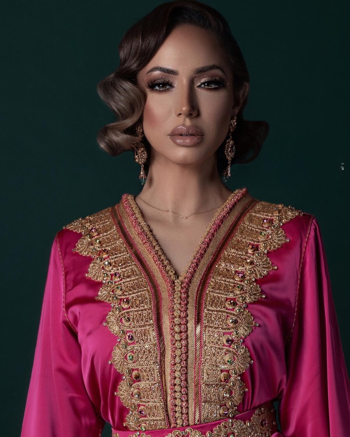 women's kaftan dresses Nos caftans marocains de mariage 2024 transcendent les frontières, séduisant les amoureux de la mode du monde entier. Une tenue qui incarne l'universalité de la beauté.