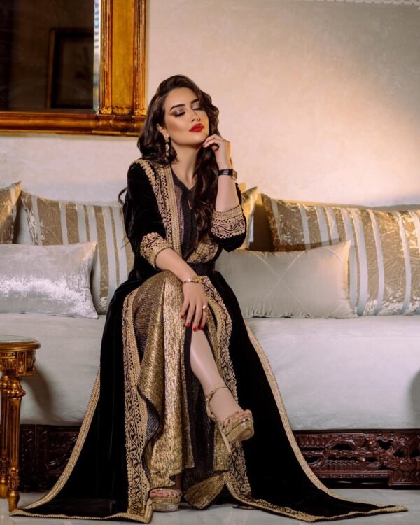 Caftan En Ligne Découvrez l'élégance intemporelle du caftan henna, une pièce traditionnelle marocaine magnifiquement ornée. Nos caftans en henna allient beauté et tradition pour des moments inoubliables. Explorez notre collection unique aujourd'hui ! L'Art de la Simplicité Élégante : Nos caftans modernes sont conçus pour les femmes qui apprécient la simplicité et l'élégance. Des lignes épurées, des tissus de qualité supérieure, et une esthétique contemporaine inégalée.