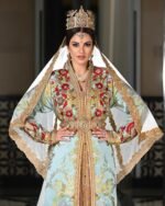 Caftan Élégance : Découvrez notre collection de caftans marocains de mariage, des créations uniques qui incarnent l'élégance et la tradition marocaine. Chaque caftan est une œuvre d'art, brodée à la main avec des détails exquis.