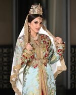 Caftan Élégance : Découvrez notre collection de caftans marocains de mariage, des créations uniques qui incarnent l'élégance et la tradition marocaine. Chaque caftan est une œuvre d'art, brodée à la main avec des détails exquis.