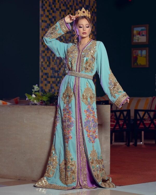 Caftan En Ligne Découvrez l'élégance intemporelle du caftan henna, une pièce traditionnelle marocaine magnifiquement ornée. Nos caftans en henna allient beauté et tradition pour des moments inoubliables. Explorez notre collection unique aujourd'hui ! Élégance Intemporelle : Découvrez notre collection de caftans marocains de mariage, des créations uniques qui incarnent l'élégance et la tradition marocaine. Chaque caftan est une œuvre d'art, brodée à la main avec des détails exquis.