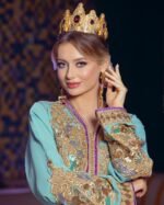 Élégance Intemporelle : Découvrez notre collection de caftans marocains de mariage, des créations uniques qui incarnent l'élégance et la tradition marocaine. Chaque caftan est une œuvre d'art, brodée à la main avec des détails exquis.