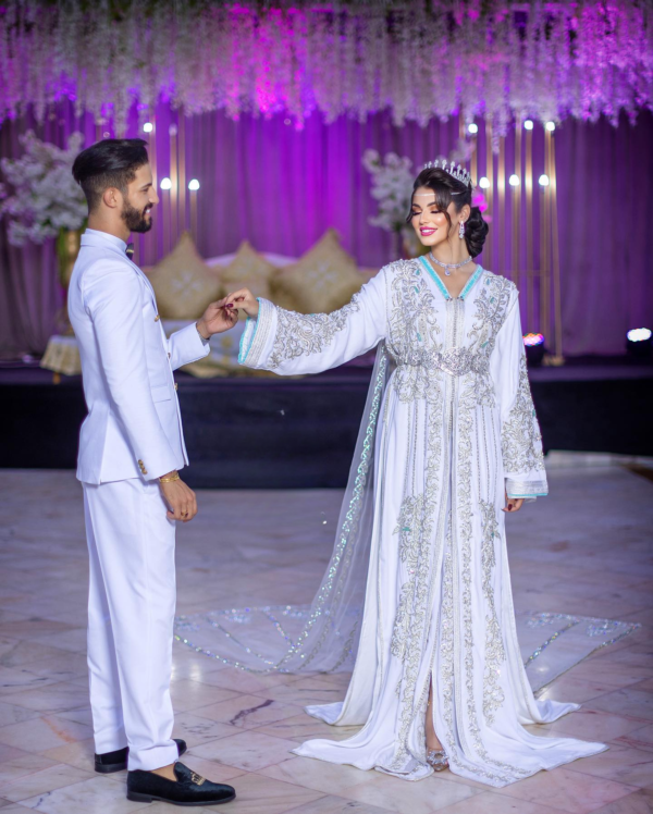 Caftan En Ligne Découvrez l'élégance intemporelle du caftan henna, une pièce traditionnelle marocaine magnifiquement ornée. Nos caftans en henna allient beauté et tradition pour des moments inoubliables. Explorez notre collection unique aujourd'hui !