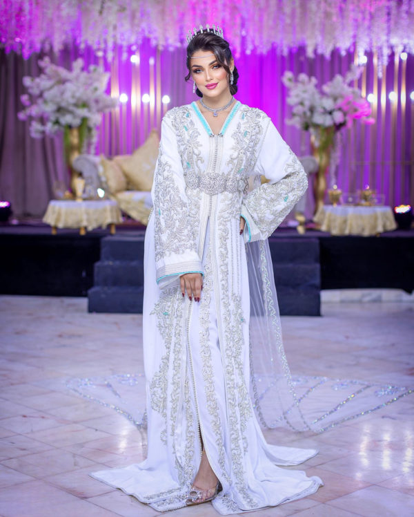 Caftan En Ligne Découvrez l'élégance intemporelle du caftan henna, une pièce traditionnelle marocaine magnifiquement ornée. Nos caftans en henna allient beauté et tradition pour des moments inoubliables. Explorez notre collection unique aujourd'hui ! Caftan En Ligne Découvrez l'élégance intemporelle du caftan henna, une pièce traditionnelle marocaine magnifiquement ornée. Nos caftans en henna allient beauté et tradition pour des moments inoubliables. Explorez notre collection unique aujourd'hui !